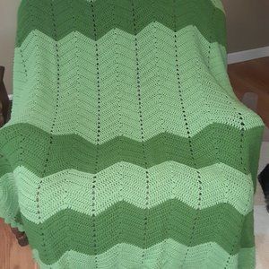 VINTAGE CROCHETED BEDSPREAD COVERLET 65 1/2" x 71 1/2" approx